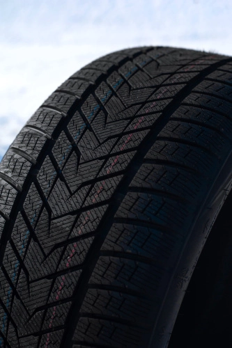 фото протектора и шины WINTERHAWKE II Шина ZMAX WINTERHAWKE II 285/50 R20 116H