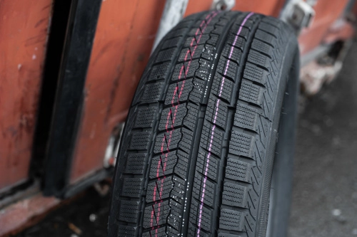 фото протектора и шины ICEPIONEER 868 Шина ZMAX ICEPIONEER 868 185/65 R14 86H