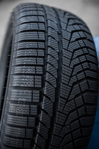 фото протектора и шины Ice Blazer Alpine EVO1 Шина Sailun ICE BLAZER Alpine EVO1 275/35 R20 102W