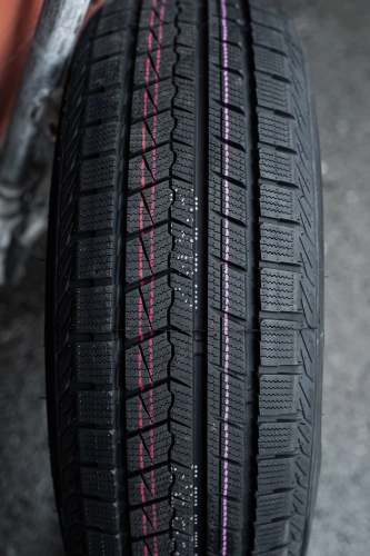 фото протектора и шины ICEPIONEER 868 Шина ZMAX ICEPIONEER 868 185/65 R14 86H